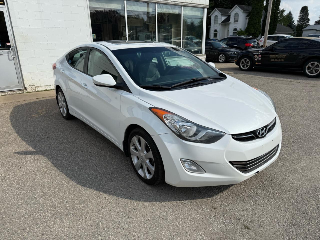 2013 Hyundai Elantra Limited Photo2