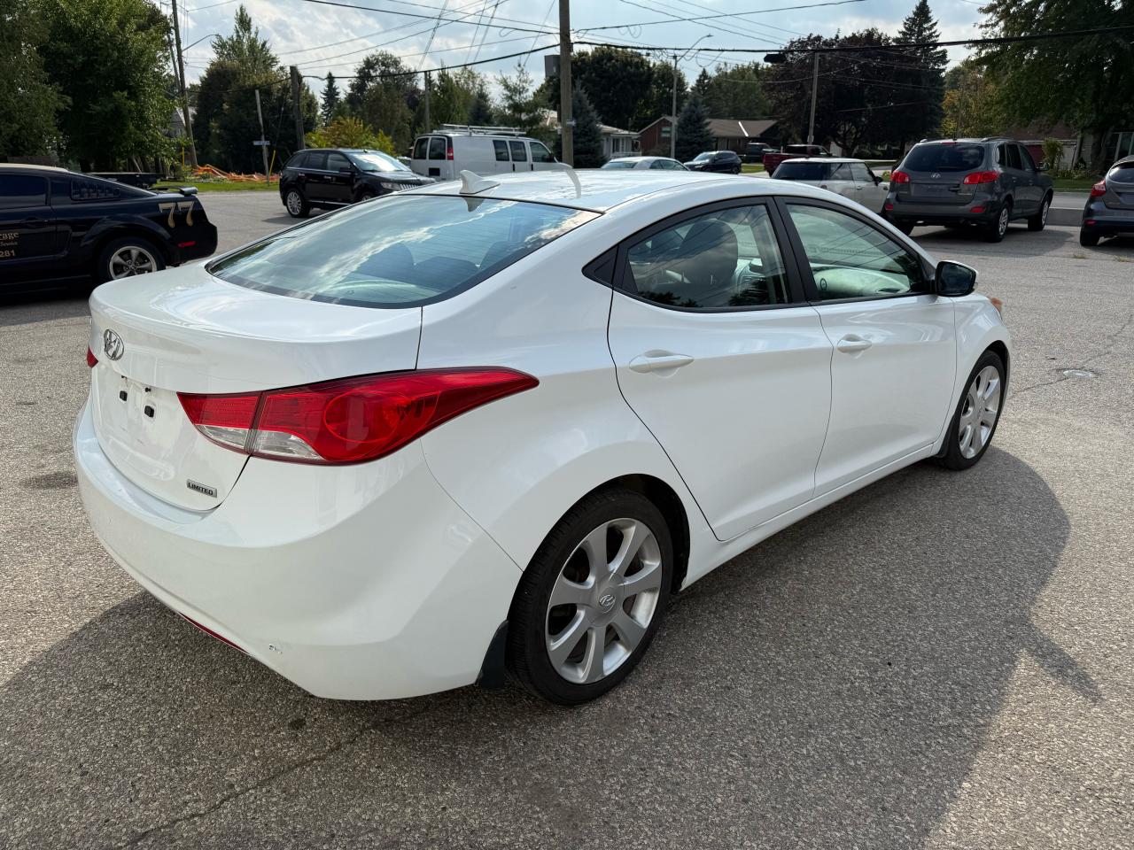 2013 Hyundai Elantra Limited Photo3