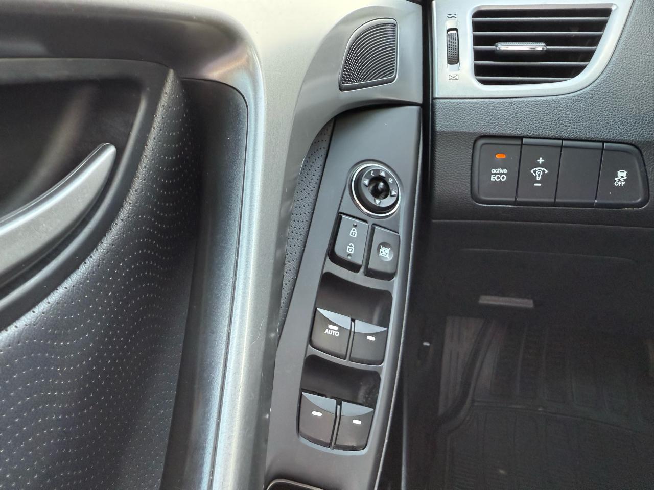 2013 Hyundai Elantra Limited - Photo #10