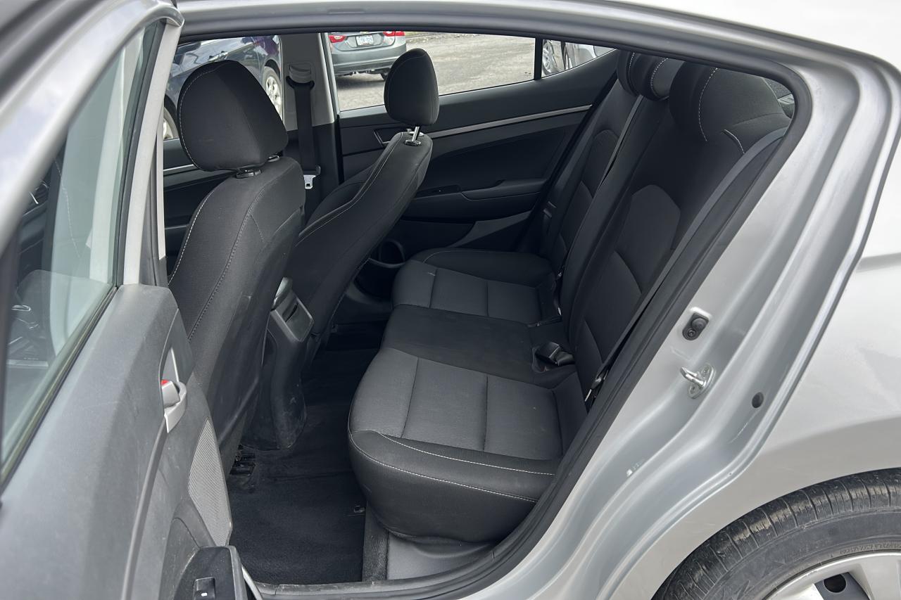 2017 Hyundai Elantra LE REBUILT TITLE - Photo #10