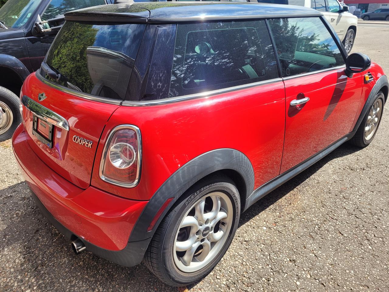 2013 MINI Cooper 2dr Cpe Clean CarFax Financing Trade-ins Welcome! Photo4