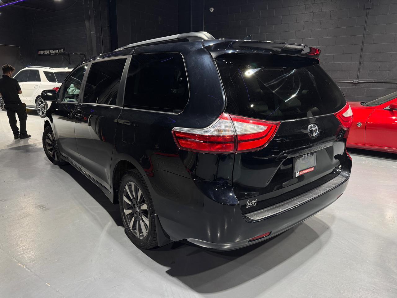 2018 Toyota Sienna LE ALL WHEEL DRIVE Photo