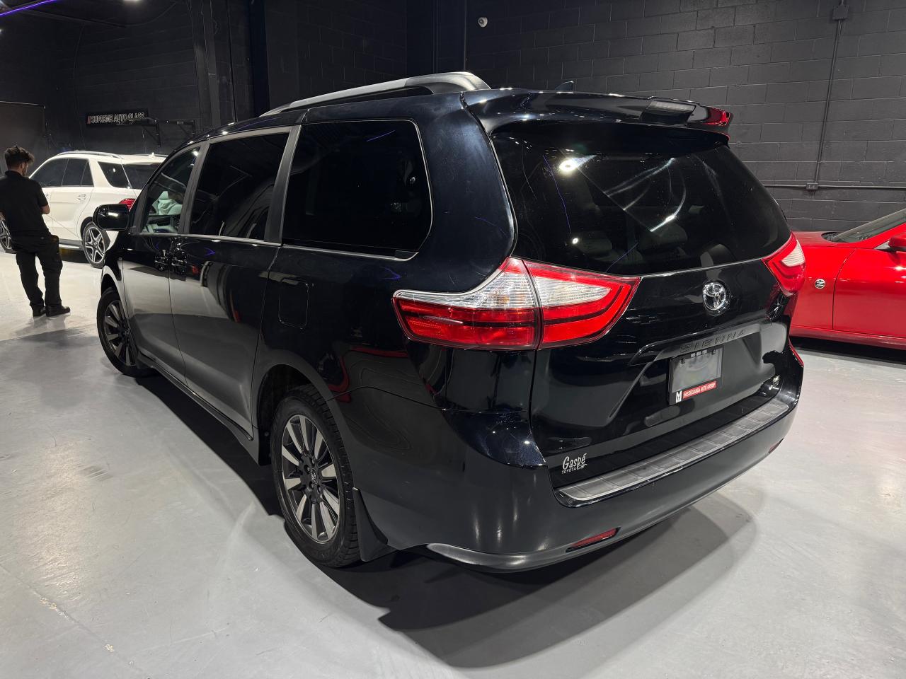 2018 Toyota Sienna LE - Photo #7