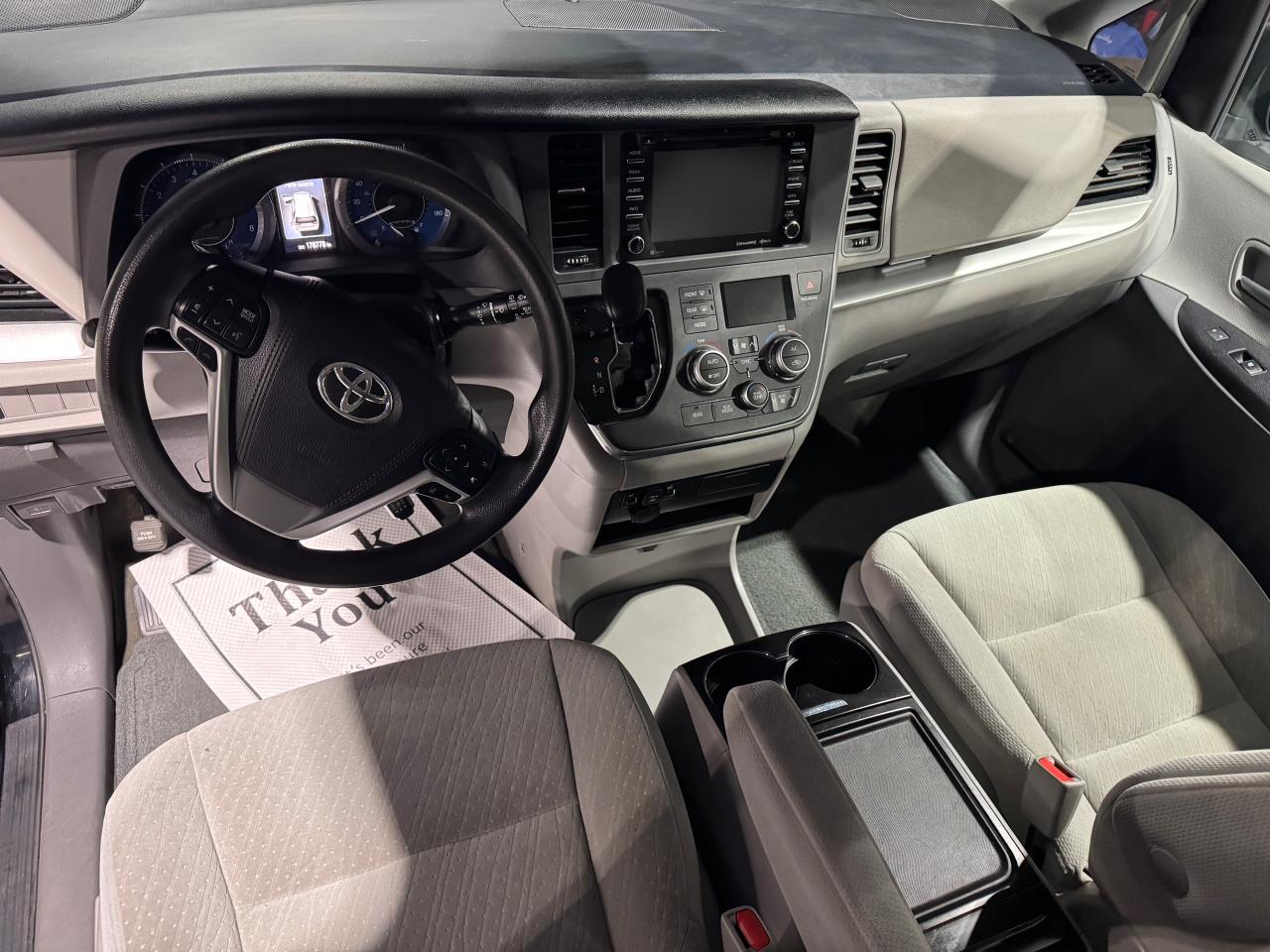 2018 Toyota Sienna LE - Photo #13