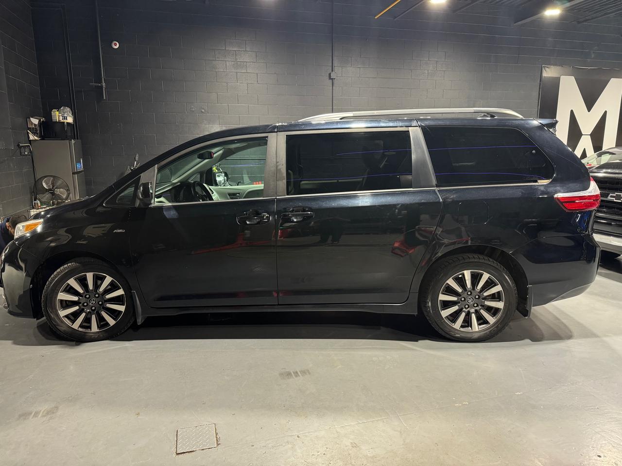 2018 Toyota Sienna LE ALL WHEEL DRIVE Photo