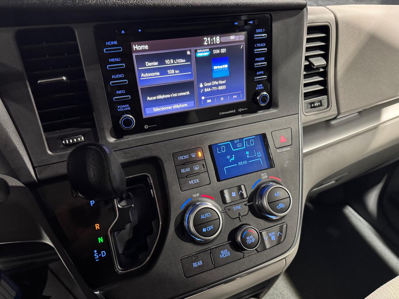 2018 Toyota Sienna LE - Photo #17