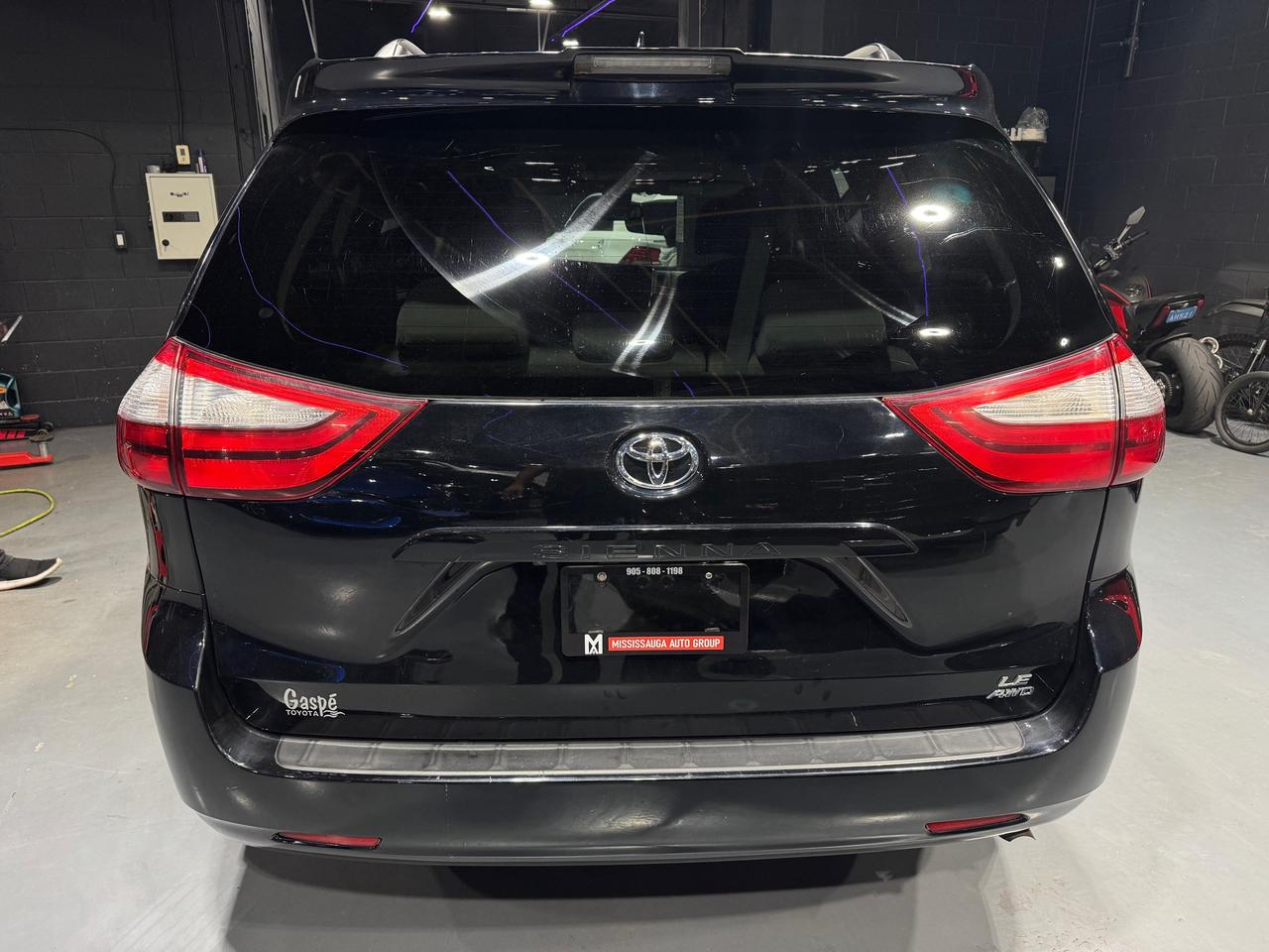 2018 Toyota Sienna LE ALL WHEEL DRIVE Photo