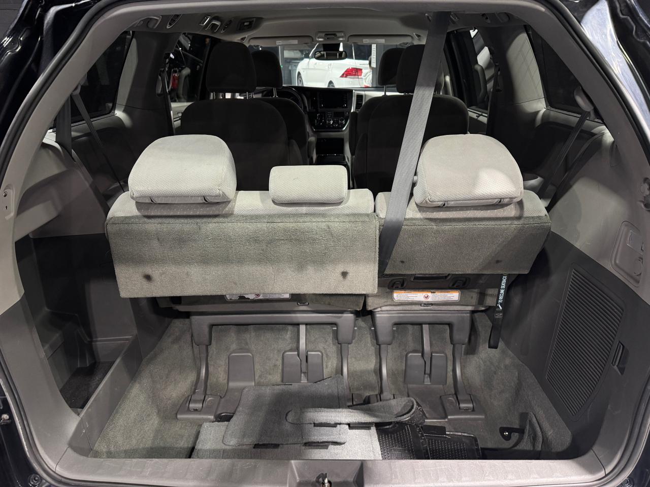 2018 Toyota Sienna LE - Photo #16