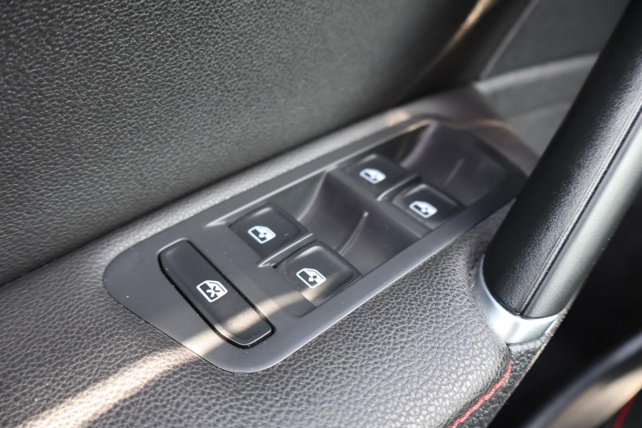 2019 Volkswagen Golf GTI S 6M CERTIFIED CAMERA BLUETOOTH NAV LEATHER HEATED SEATS SUNROOF CRUISE ALLOYS - Photo #33