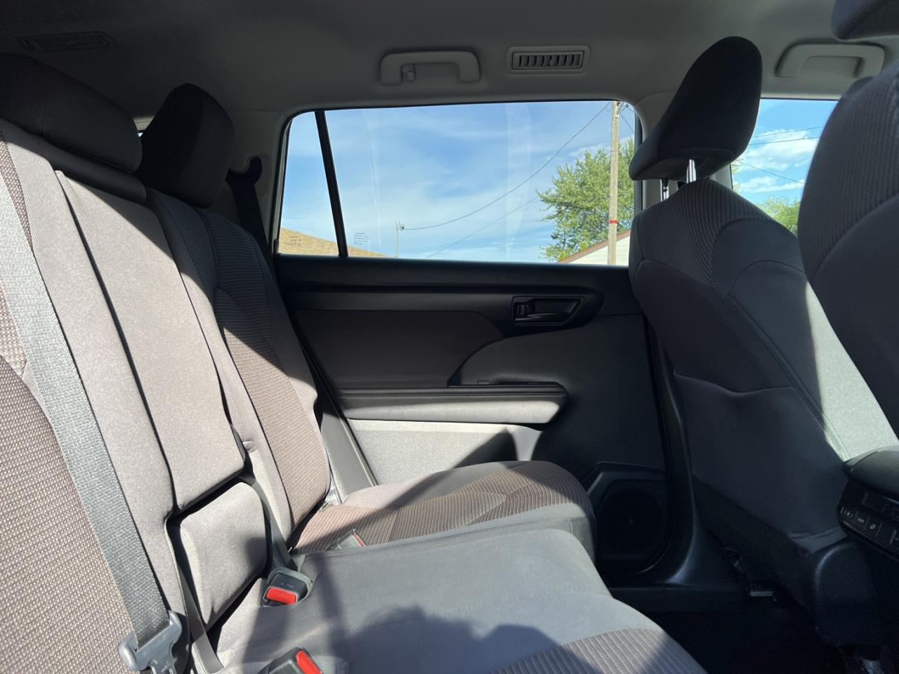 2020 Toyota Highlander L - Photo #8