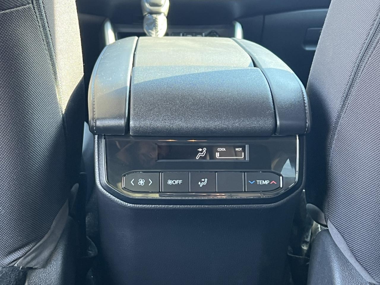 2020 Toyota Highlander L - Photo #12