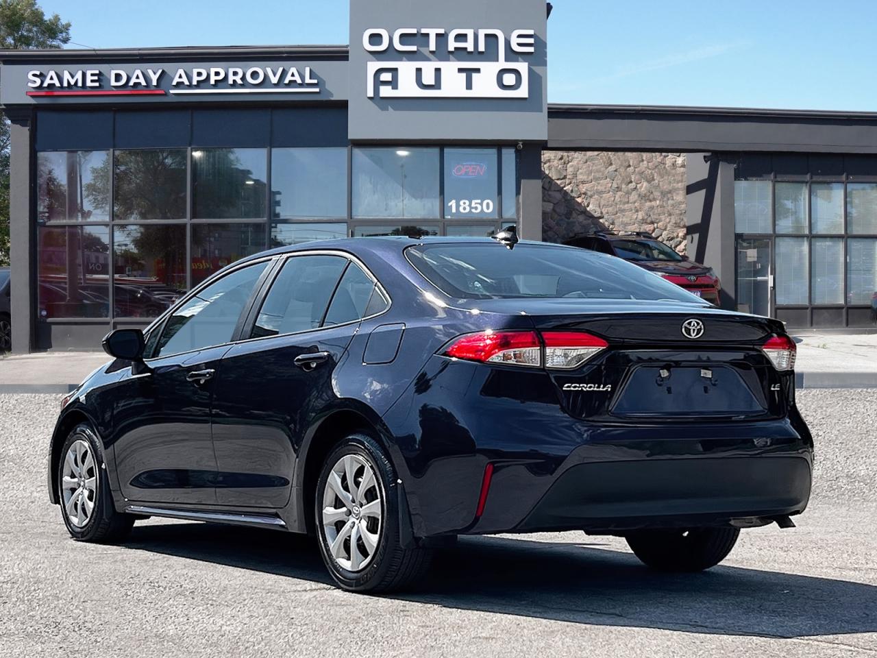 2023 Toyota Corolla LE Photo3