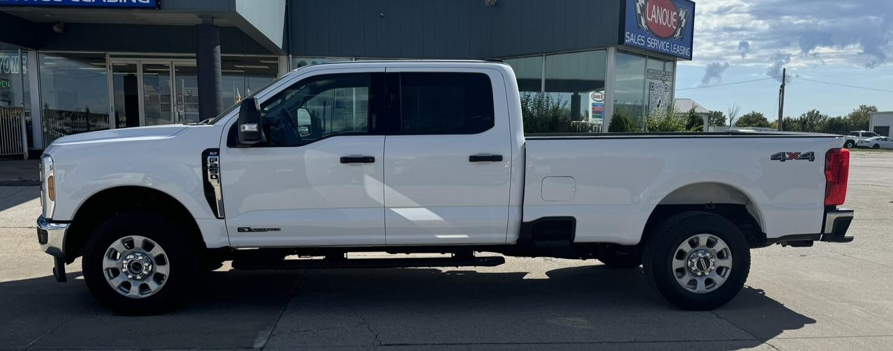 2024 Ford SUPER DUTY F-250 SRW XLT Photo