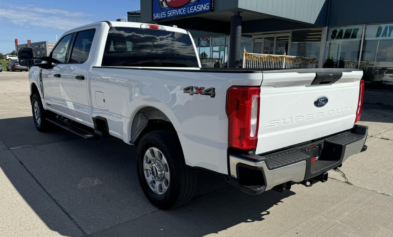 2024 Ford SUPER DUTY F-250 SRW XLT Photo