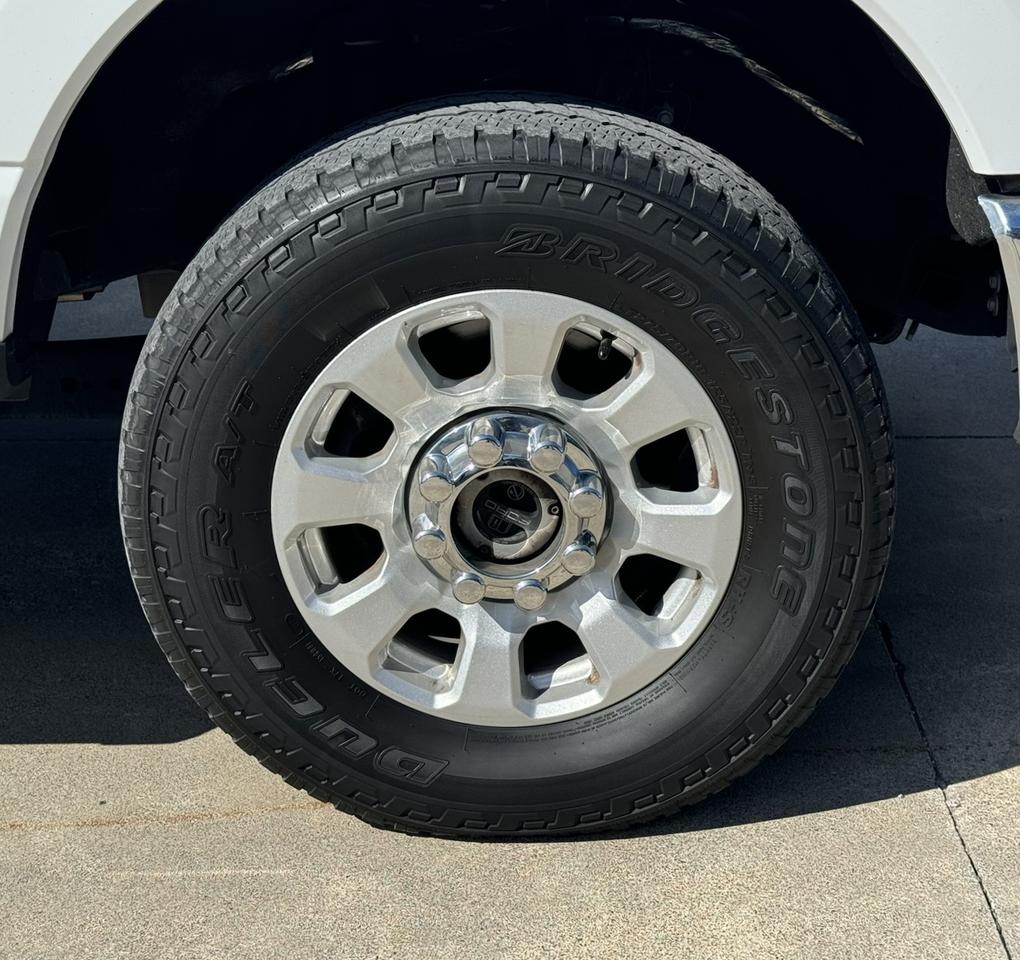 2024 Ford SUPER DUTY F-250 SRW XLT Photo