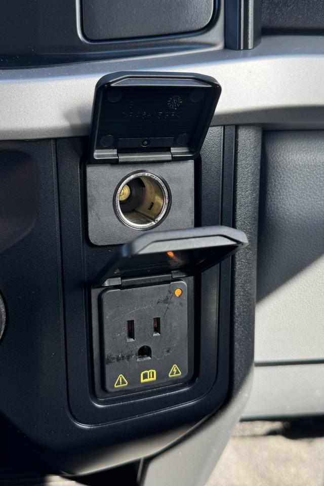 2024 Ford SUPER DUTY F-250 SRW XLT Photo