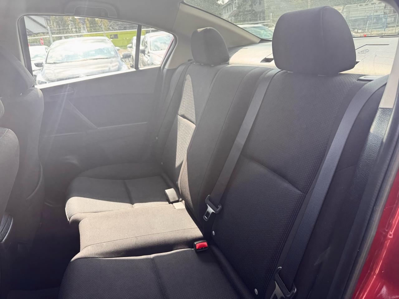 2011 Mazda MAZDA3 FINANCING AVAILABLE Photo14