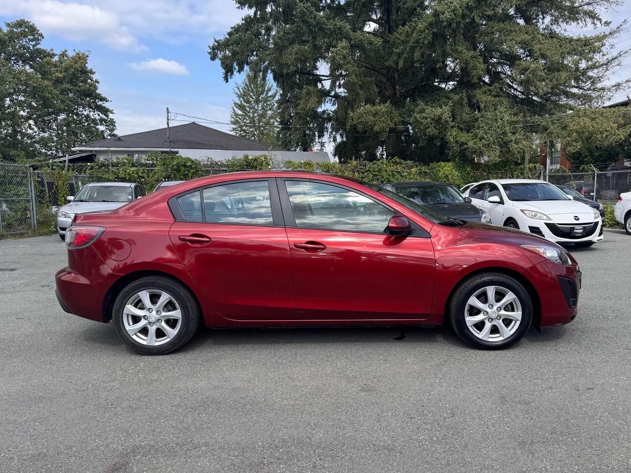 2011 Mazda MAZDA3 FINANCING AVAILABLE Photo4