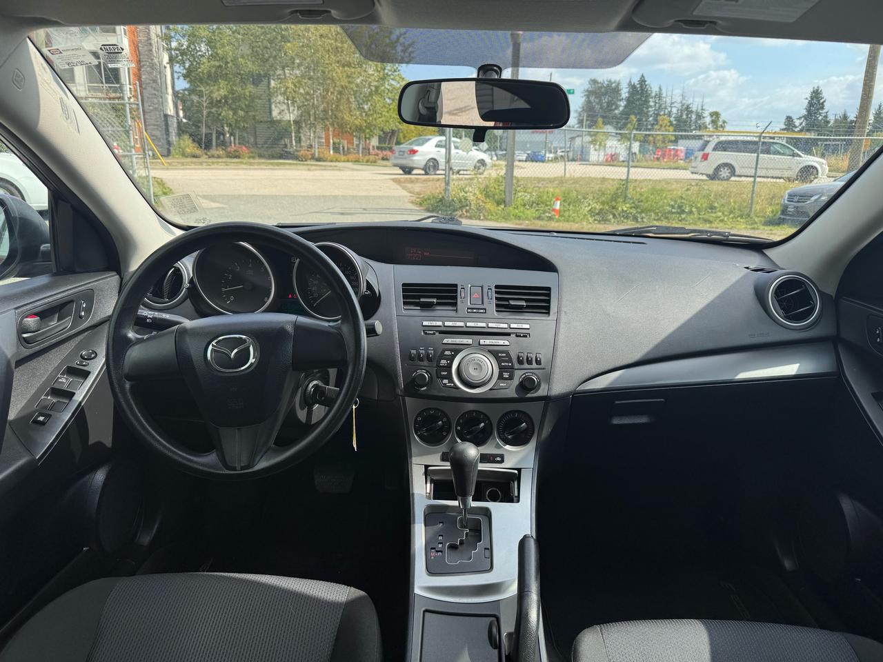 2011 Mazda MAZDA3 FINANCING AVAILABLE Photo10