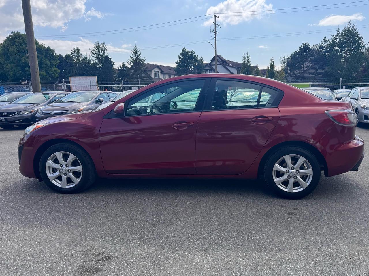 2011 Mazda MAZDA3 FINANCING AVAILABLE Photo8
