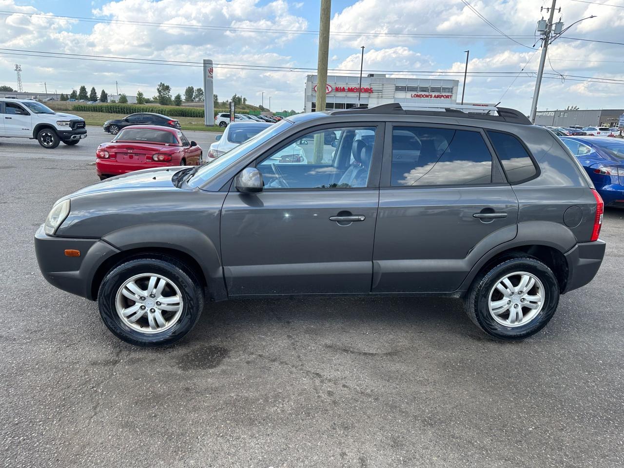 2007 Hyundai Tucson GL, ALLOYS, LEATHER, LOADED, AS IS SPECIAL - Photo #2
