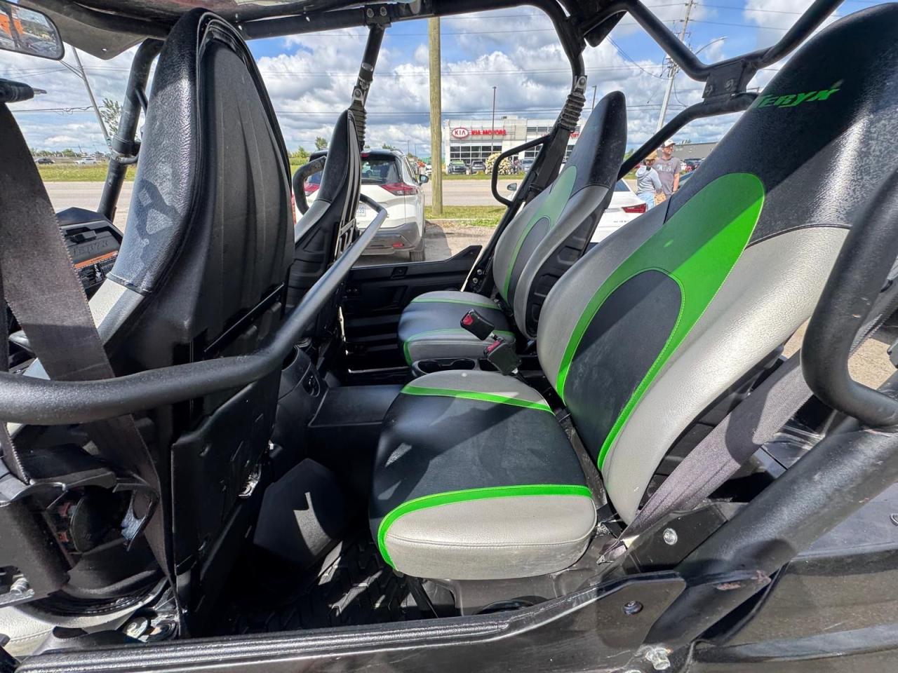 2017 Kawasaki TERYX4 800 LE 4 PASSENGER, AUTO, ONLY 3000KM, LIGHT DAMAGE - Photo #14