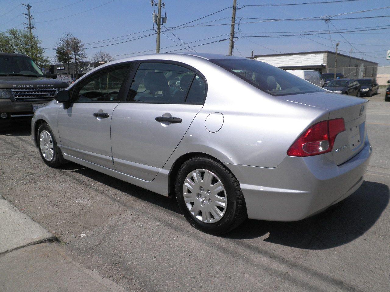 2011 Honda Civic DX-G Photo2