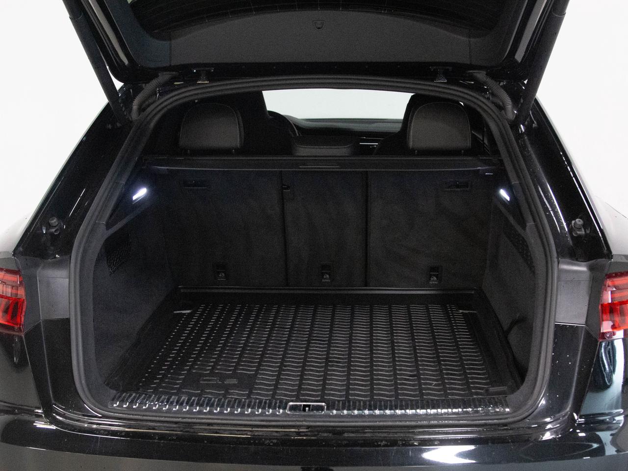 2023 Audi SQ8 DIAMOND STITCH | CARBON & BLACK OPTICS | 22"RIM Photo