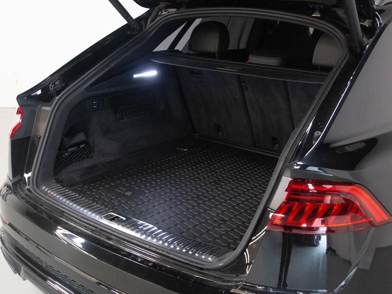 2023 Audi SQ8 DIAMOND STITCH | CARBON & BLACK OPTICS | 22"RIM Photo
