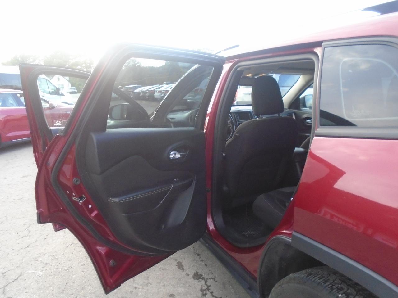 2016 Jeep Cherokee FWD 4DR SPORT - Photo #20