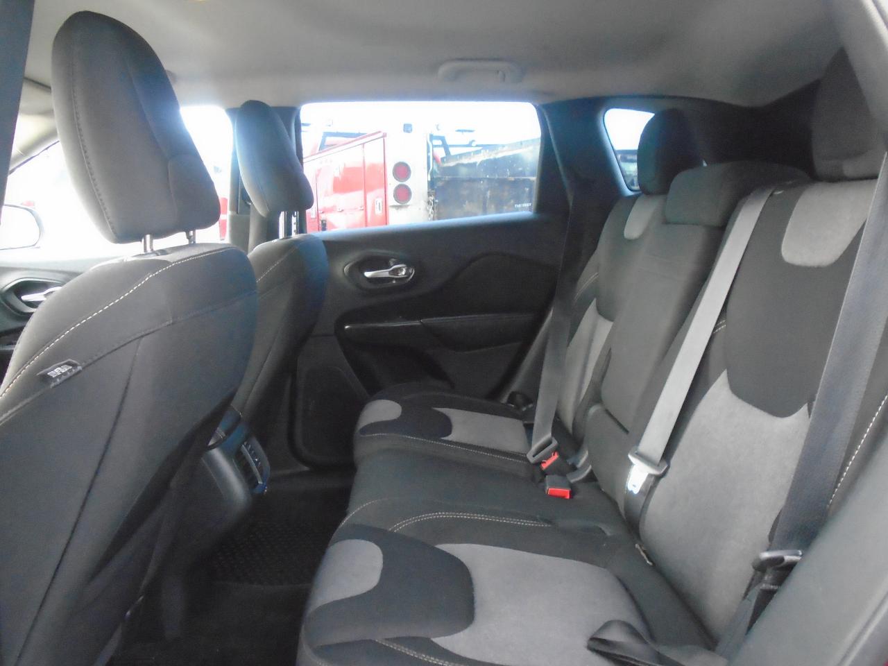 2016 Jeep Cherokee FWD 4DR SPORT - Photo #22