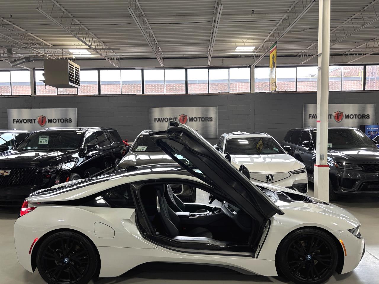 2016 BMW i8 e-Drive|COUPE|AWD|SCISSORDOORS|NAV|AMBIENT|HUD|+++ - Photo #6