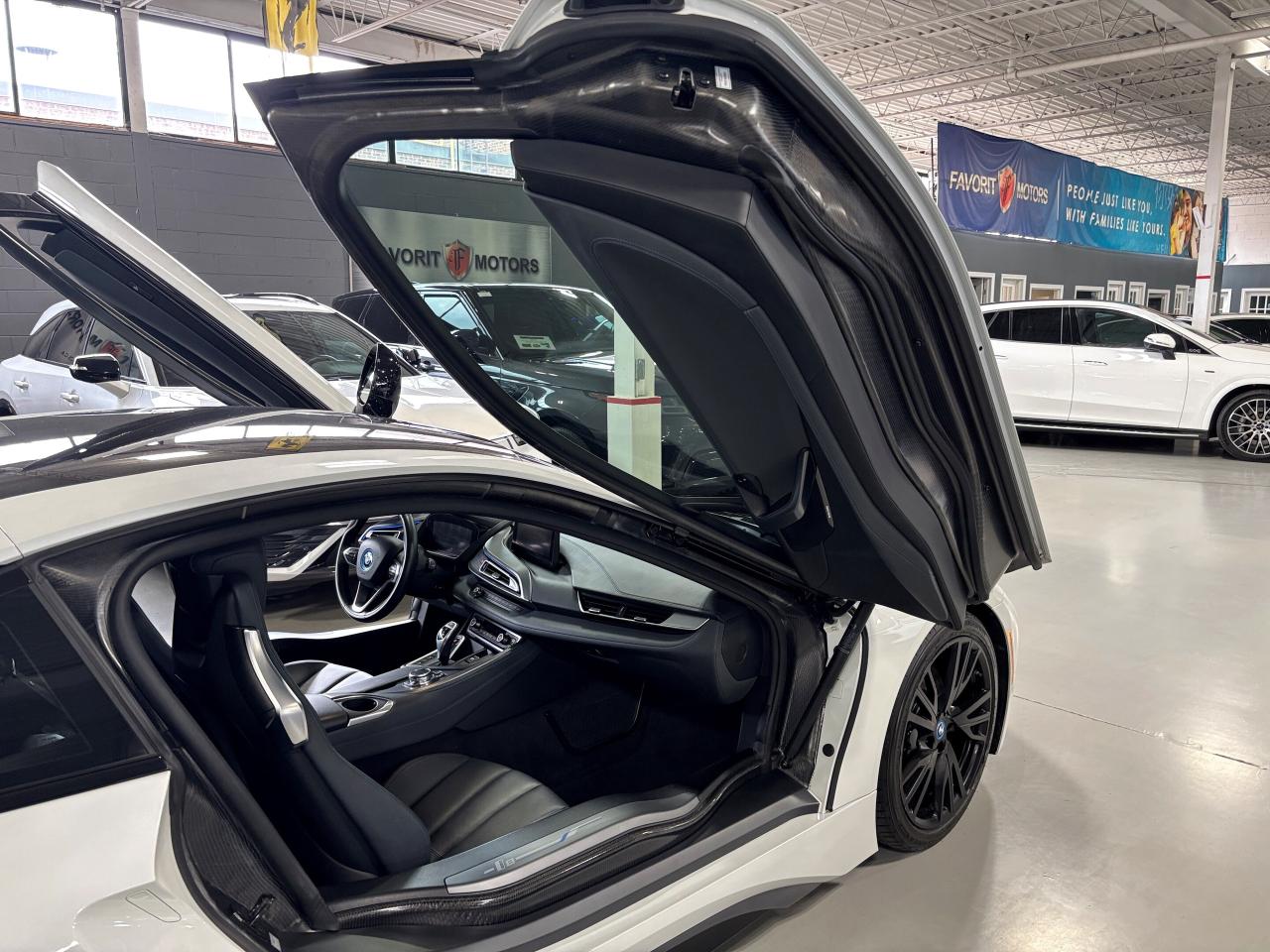 2016 BMW i8 e-Drive|COUPE|AWD|SCISSORDOORS|NAV|AMBIENT|HUD|+++ - Photo #8