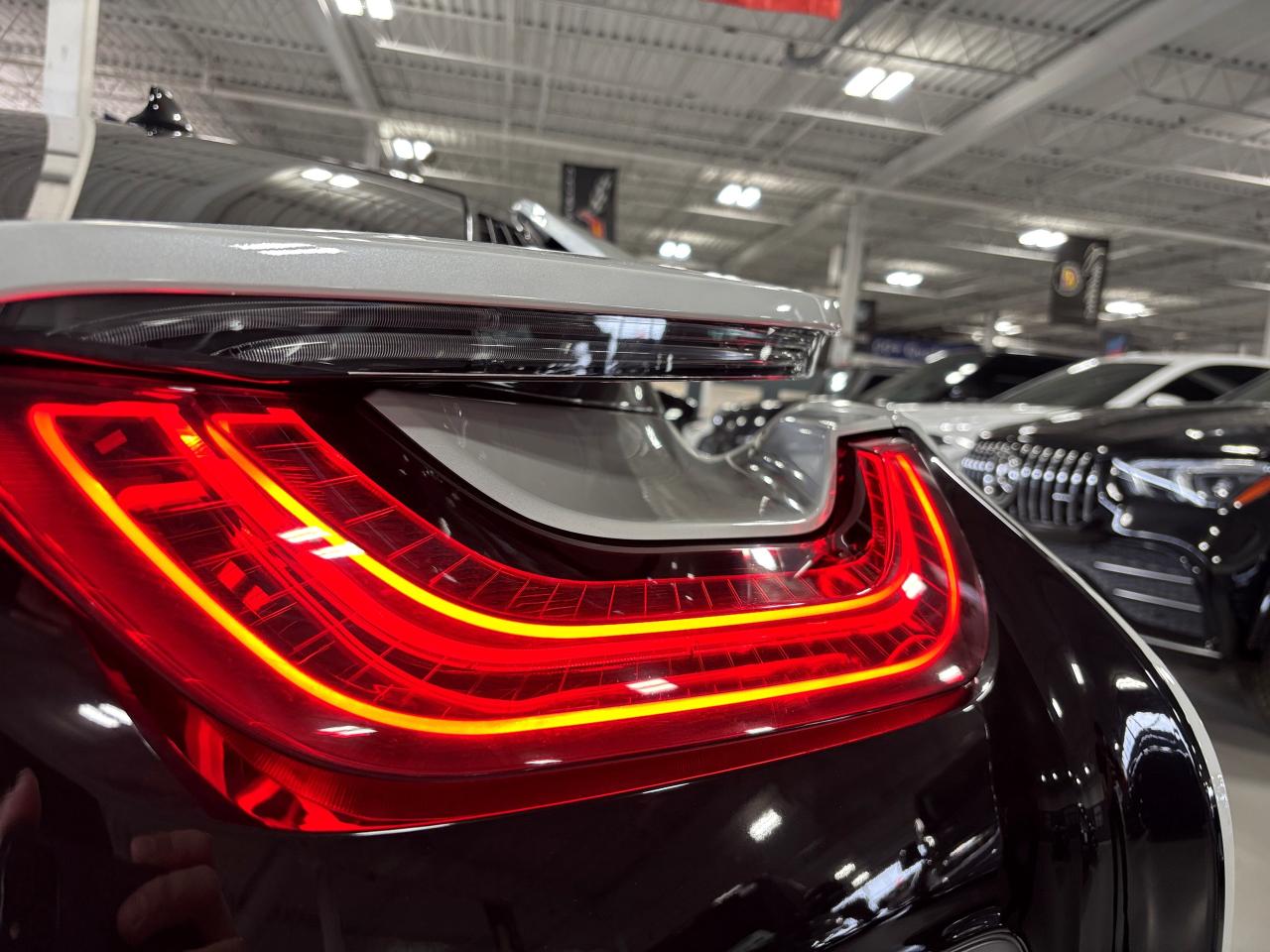 2016 BMW i8 e-Drive|COUPE|AWD|SCISSORDOORS|NAV|AMBIENT|HUD|+++ - Photo #14