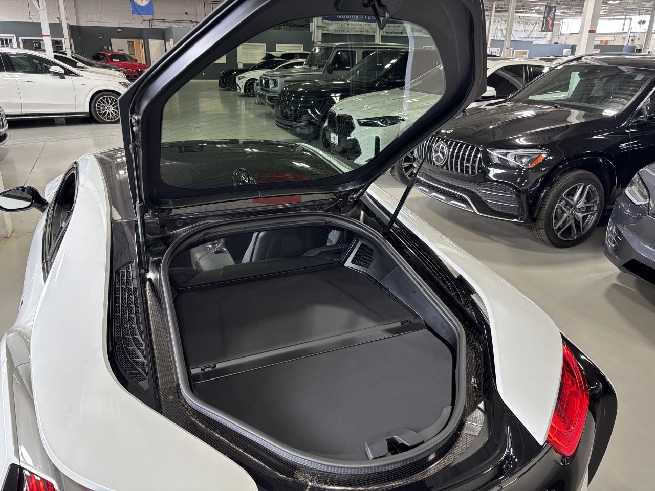 2016 BMW i8 e-Drive|COUPE|AWD|SCISSORDOORS|NAV|AMBIENT|HUD|+++ - Photo #16