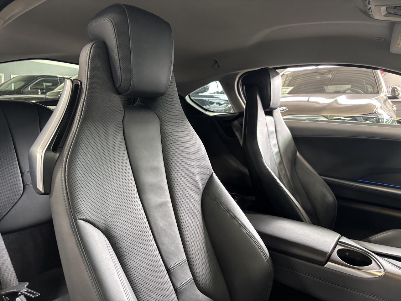 2016 BMW i8 e-Drive|COUPE|AWD|SCISSORDOORS|NAV|AMBIENT|HUD|+++ - Photo #22