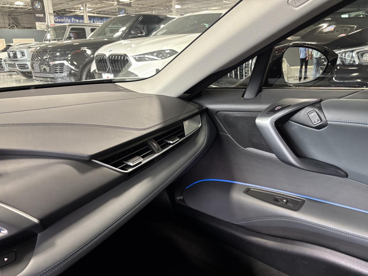 2016 BMW i8 e-Drive|COUPE|AWD|SCISSORDOORS|NAV|AMBIENT|HUD|+++ - Photo #25