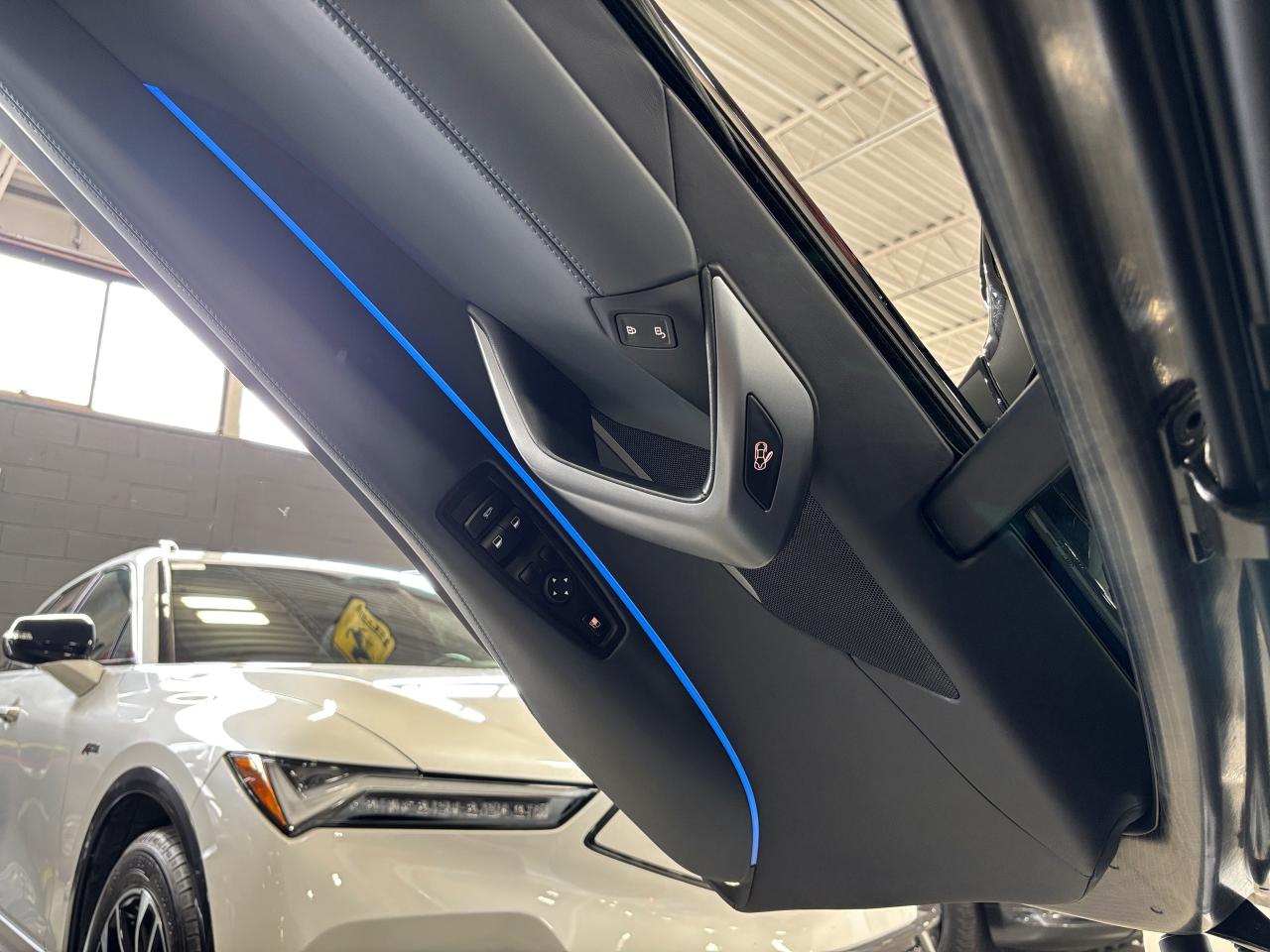 2016 BMW i8 e-Drive|COUPE|AWD|SCISSORDOORS|NAV|AMBIENT|HUD|+++ - Photo #23