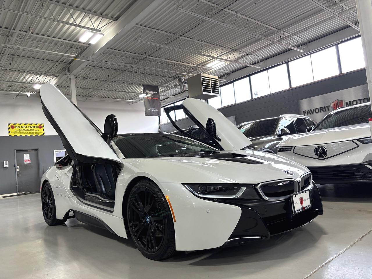 2016 BMW i8 e-Drive|COUPE|AWD|SCISSORDOORS|NAV|AMBIENT|HUD|+++ Photo