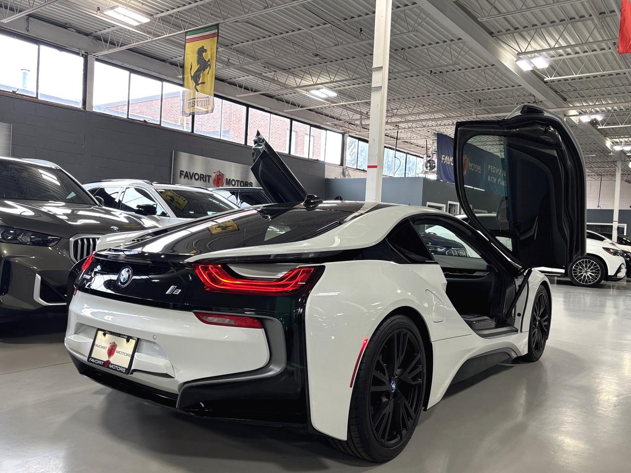 2016 BMW i8 e-Drive|COUPE|AWD|SCISSORDOORS|NAV|AMBIENT|HUD|+++ Photo