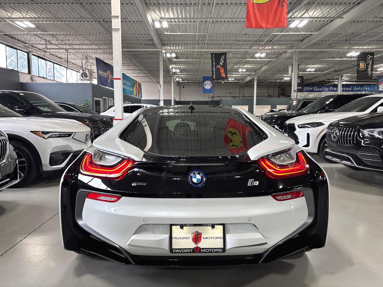 2016 BMW i8 e-Drive|COUPE|AWD|SCISSORDOORS|NAV|AMBIENT|HUD|+++ Photo