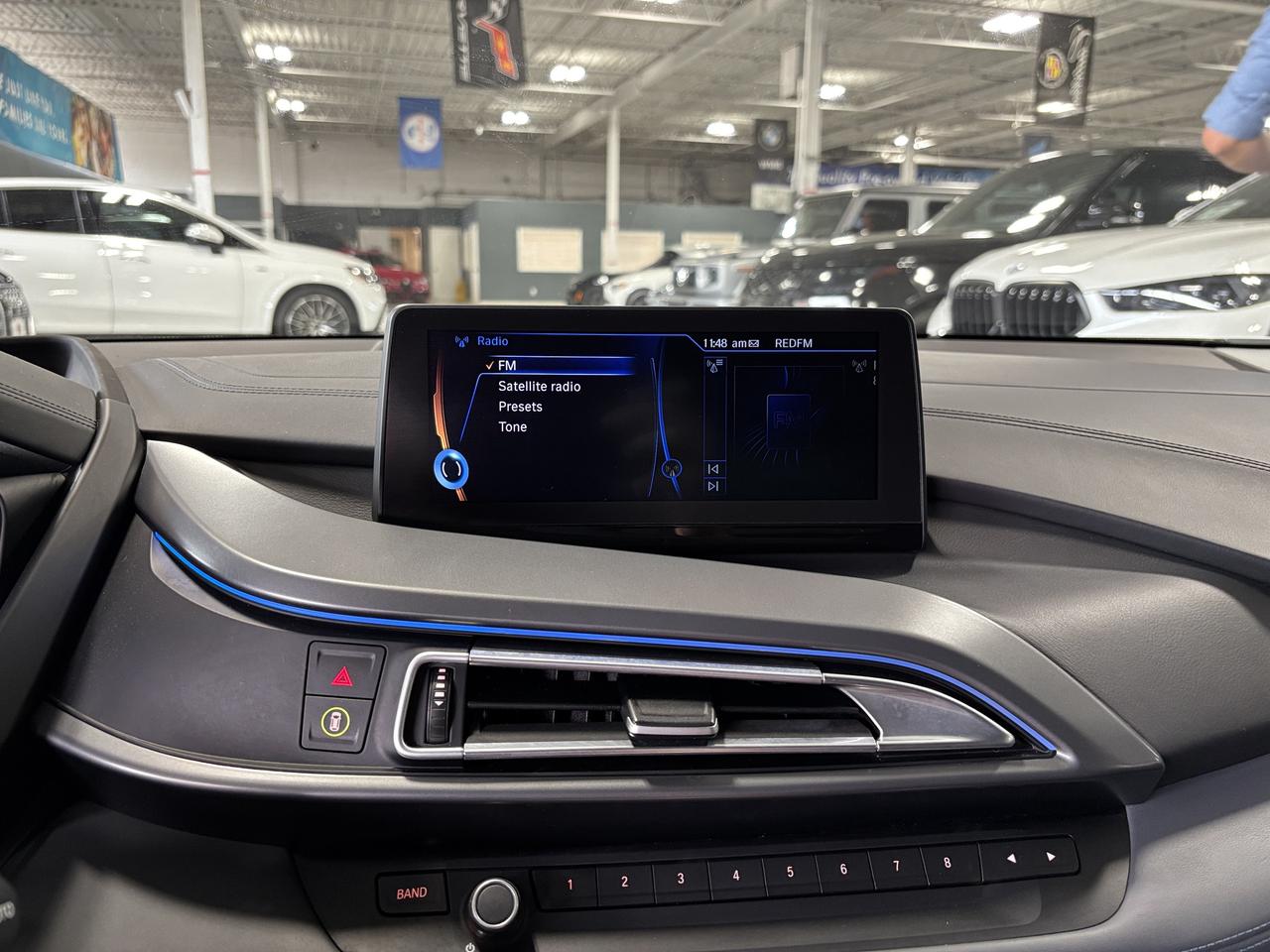 2016 BMW i8 e-Drive|COUPE|AWD|SCISSORDOORS|NAV|AMBIENT|HUD|+++ Photo