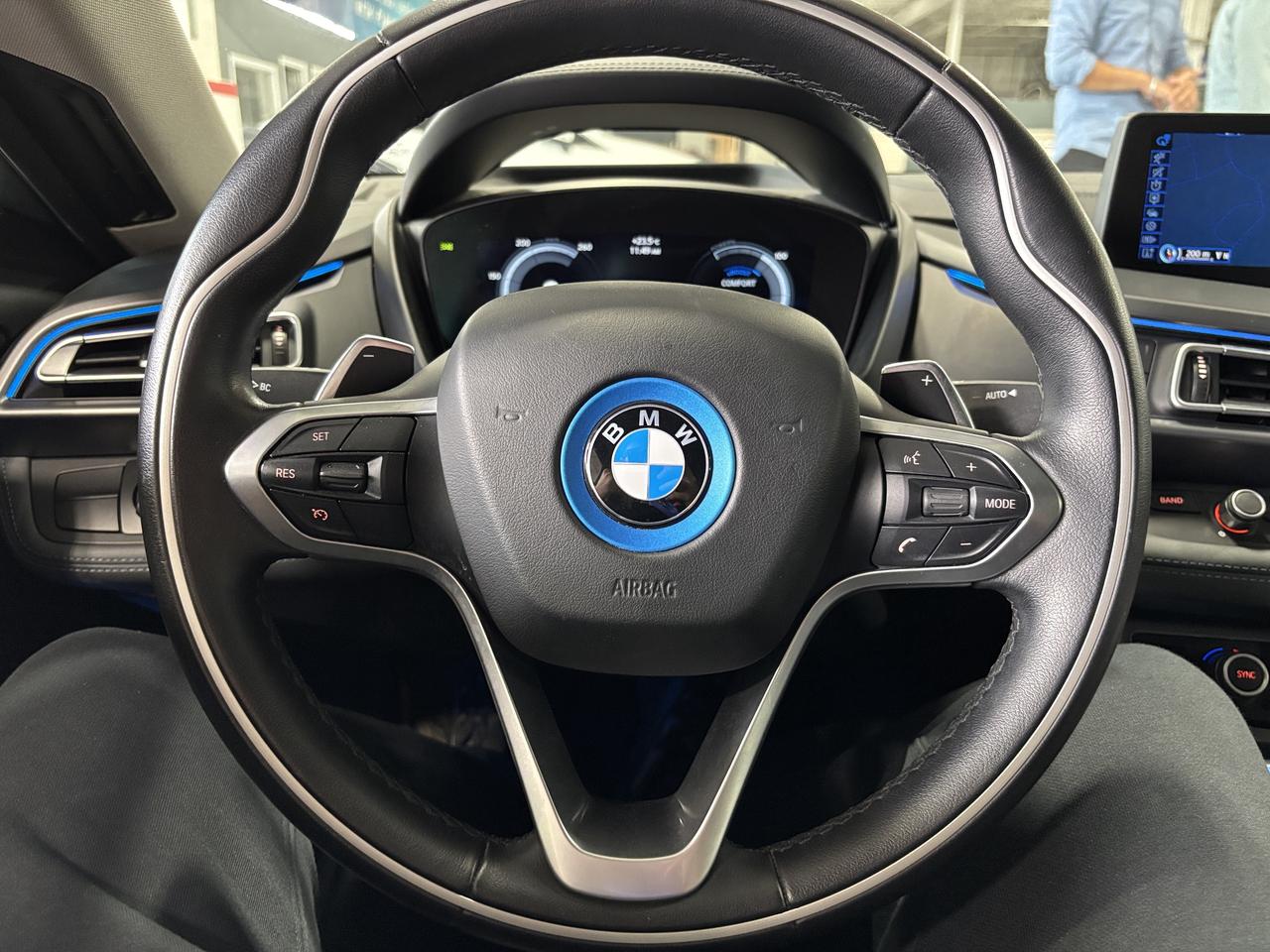 2016 BMW i8 e-Drive|COUPE|AWD|SCISSORDOORS|NAV|AMBIENT|HUD|+++ Photo