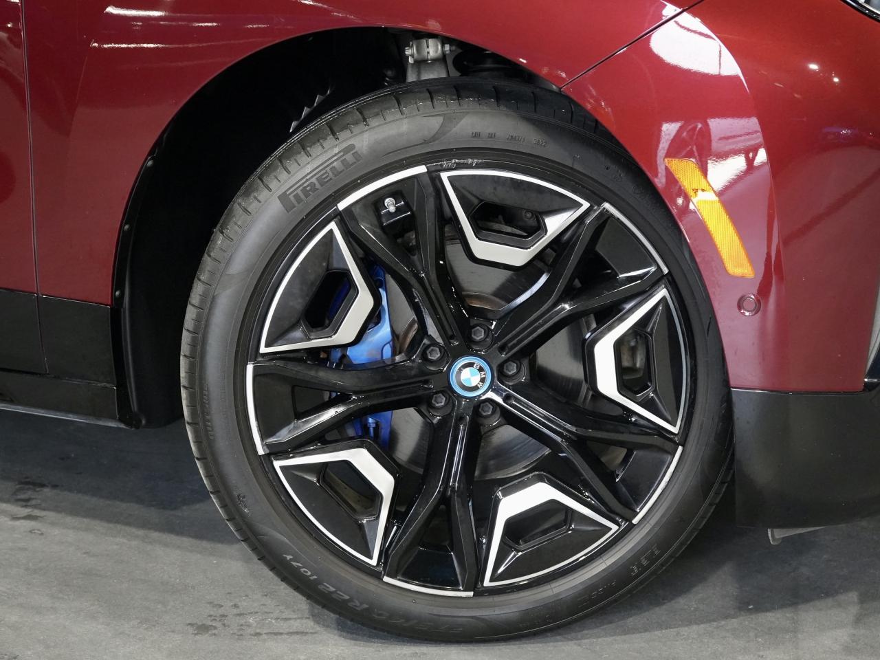 2023 BMW iX xDrive40/PANO/HUD/360CAM/HARMAN K/22 IN RIM/1OWNER Photo4