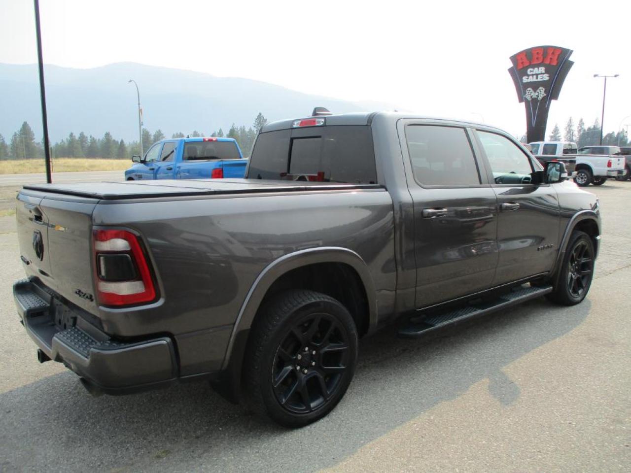 2020 RAM 1500 LARAMIE CREW CAB 4X4 - Photo #5