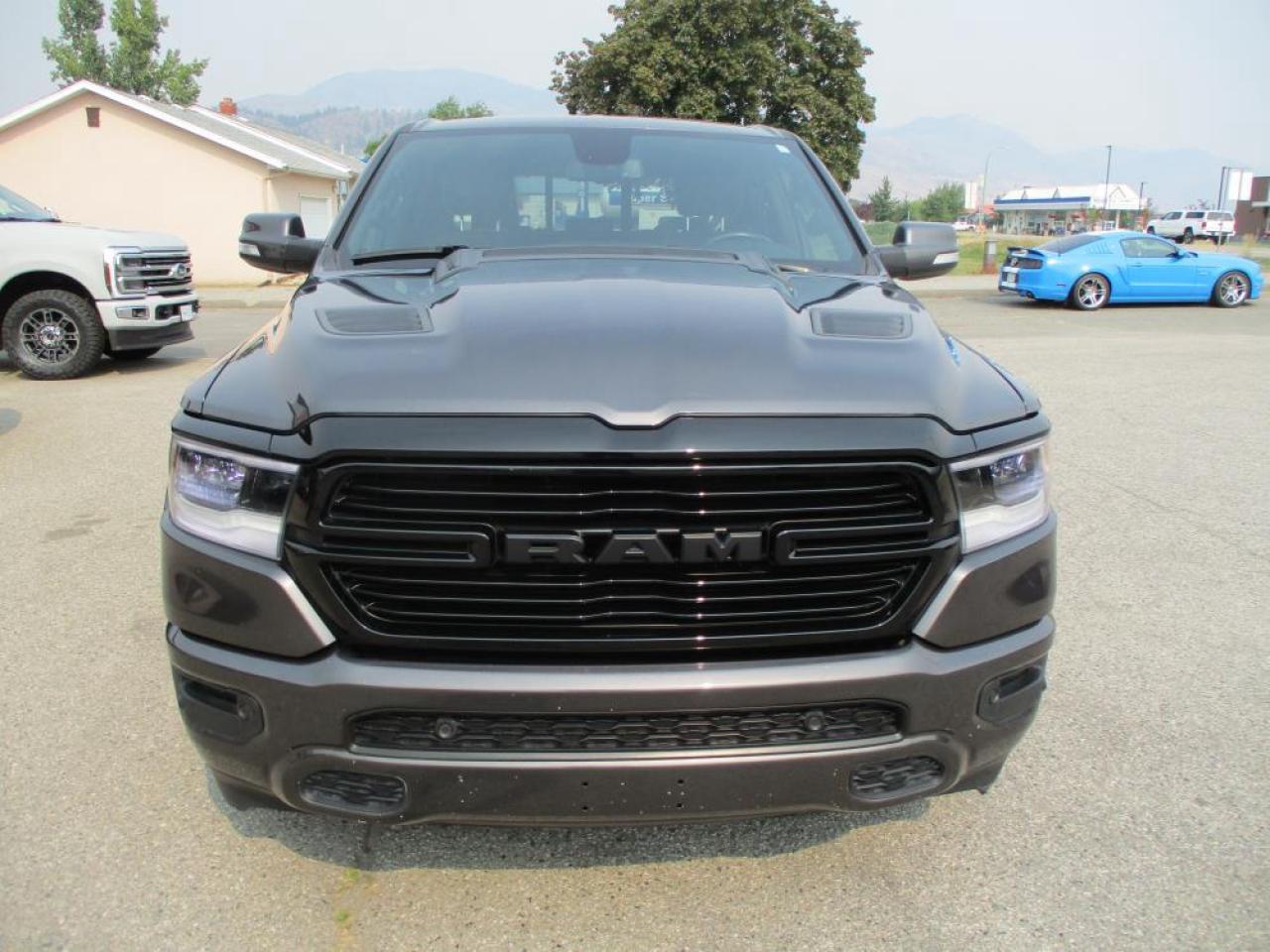 2020 RAM 1500 LARAMIE CREW CAB 4X4 - Photo #2