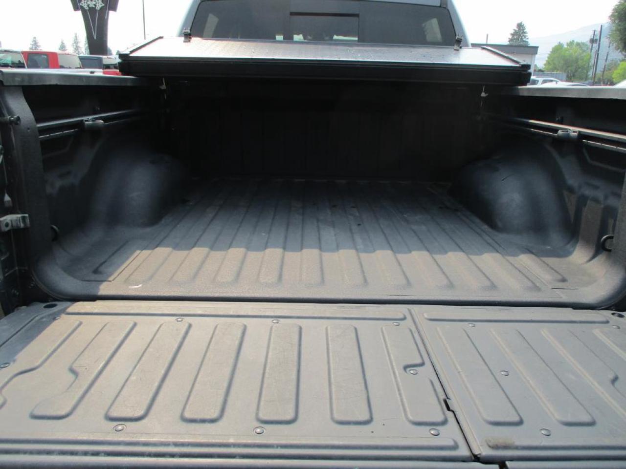 2020 RAM 1500 LARAMIE CREW CAB 4X4 Photo8