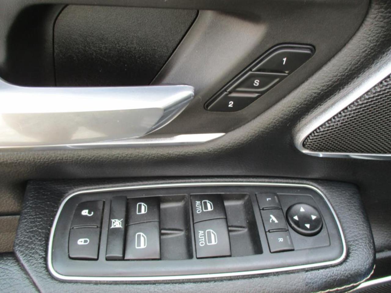 2020 RAM 1500 LARAMIE CREW CAB 4X4 Photo9
