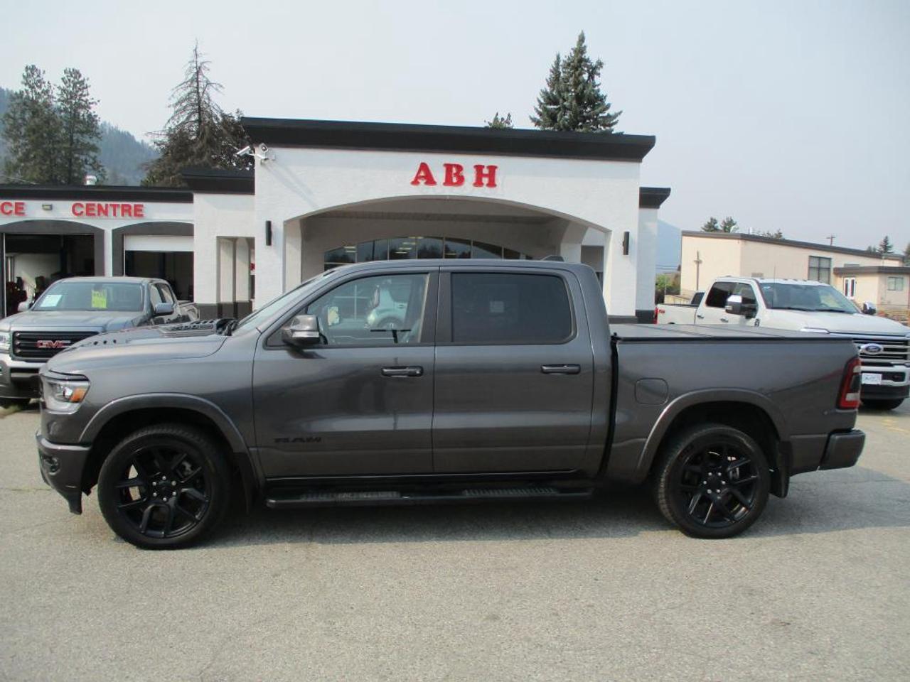 2020 RAM 1500 LARAMIE CREW CAB 4X4 - Photo #3