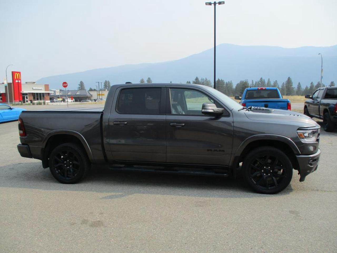 2020 RAM 1500 LARAMIE CREW CAB 4X4 - Photo #4